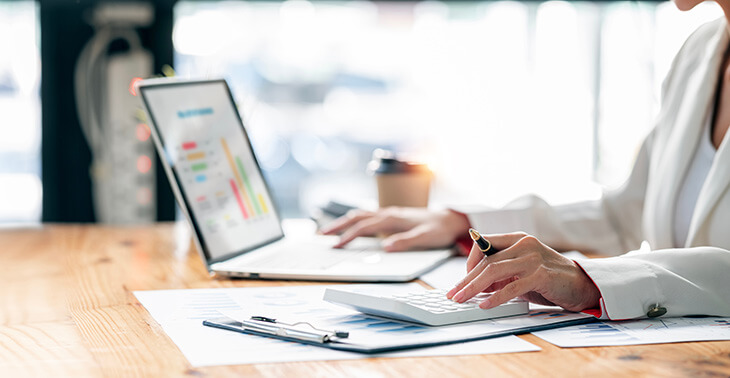 コールセンターの費用とは？外注と内製それぞれについて詳しく解説！